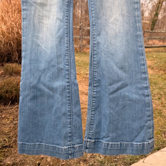 Vintage Express Stella Flare Jeans in Light Wash - Picture 7 of 7